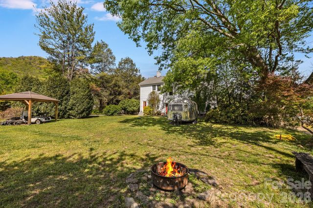 29 Walnut Street, Hot Springs, NC 28743