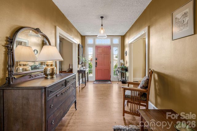 29 Walnut Street, Hot Springs, NC 28743