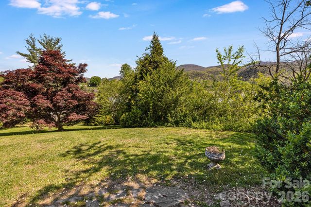 29 Walnut Street, Hot Springs, NC 28743