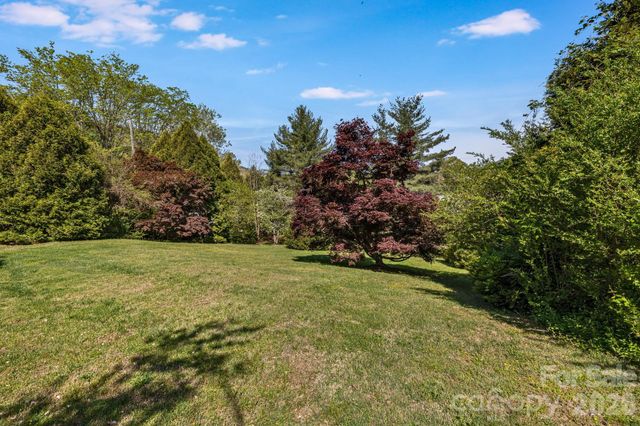 29 Walnut Street, Hot Springs, NC 28743