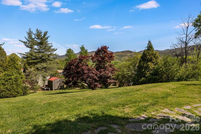 29 Walnut Street, Hot Springs, NC 28743