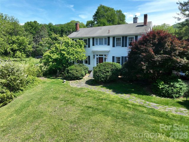 29 Walnut Street, Hot Springs, NC 28743