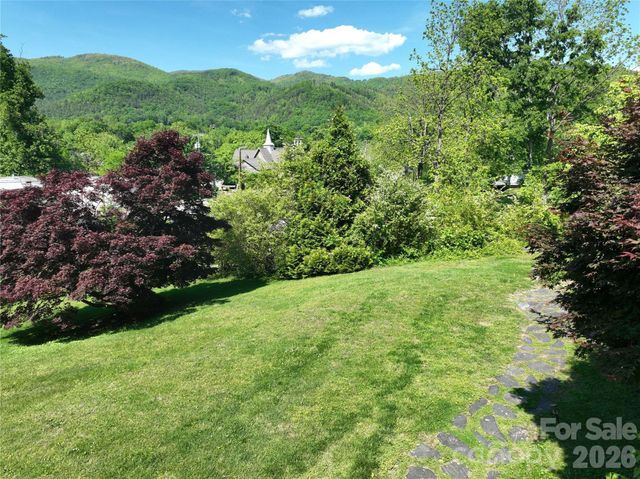 29 Walnut Street, Hot Springs, NC 28743