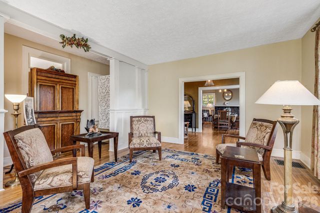 29 Walnut Street, Hot Springs, NC 28743