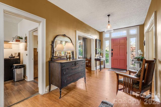 29 Walnut Street, Hot Springs, NC 28743