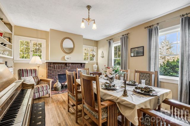 29 Walnut Street, Hot Springs, NC 28743