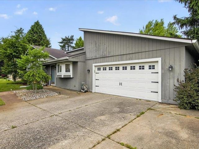 1505 Commerce Pines Drive, Commerce Township, MI 48390
