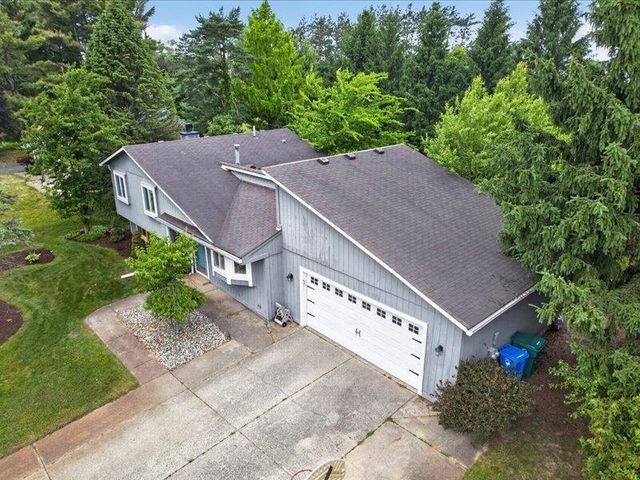 1505 Commerce Pines Drive, Commerce Township, MI 48390