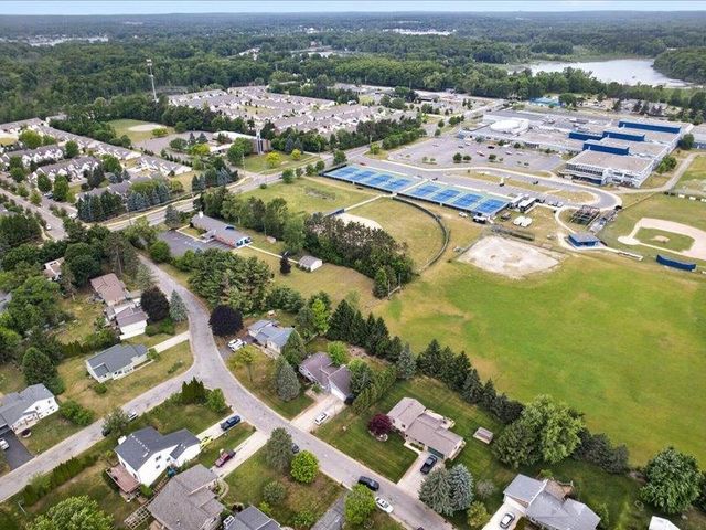 1505 Commerce Pines Drive, Commerce Township, MI 48390