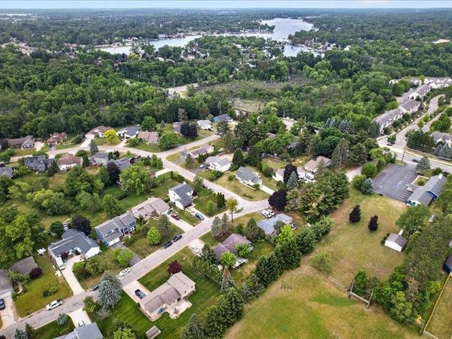 1505 Commerce Pines Drive, Commerce Township, MI 48390
