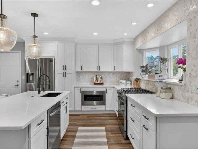 1505 Commerce Pines Drive, Commerce Township, MI 48390