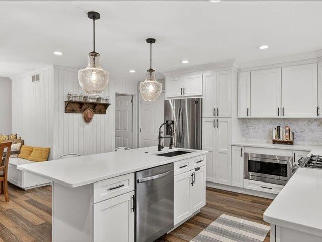 1505 Commerce Pines Drive, Commerce Township, MI 48390