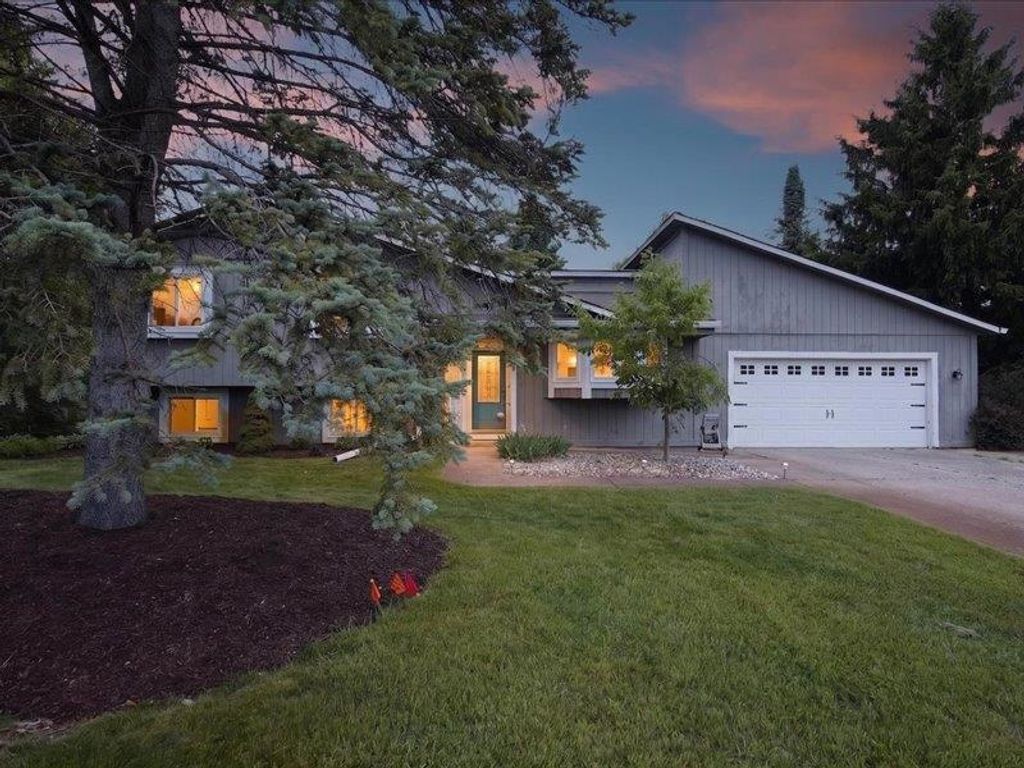 1505 Commerce Pines Drive, Commerce Township, MI 48390
