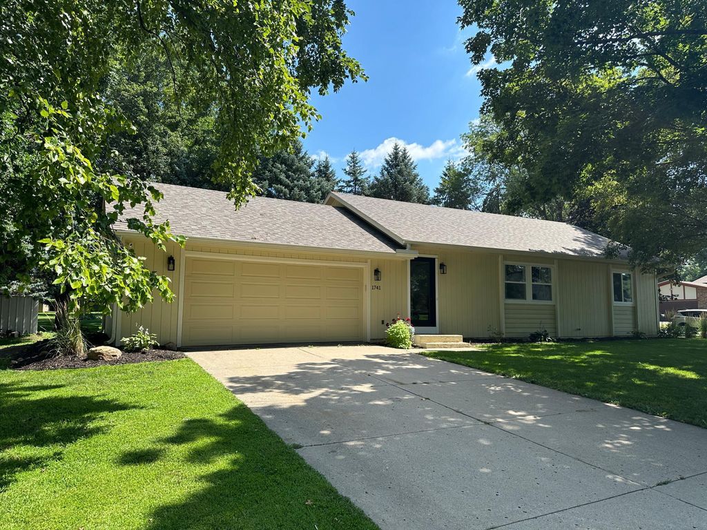 1741 Roosevelt Drive, Northfield, MN 55057