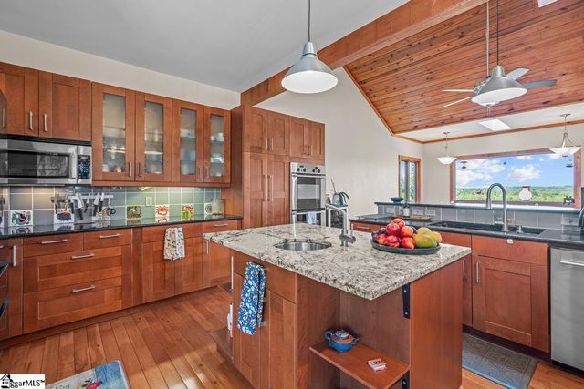 162 Riggins Bridge Road, Liberty, SC 29657