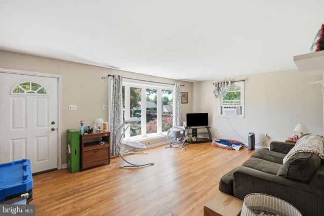 112 MEADOWBROOK LN, Brookhaven, PA 19015