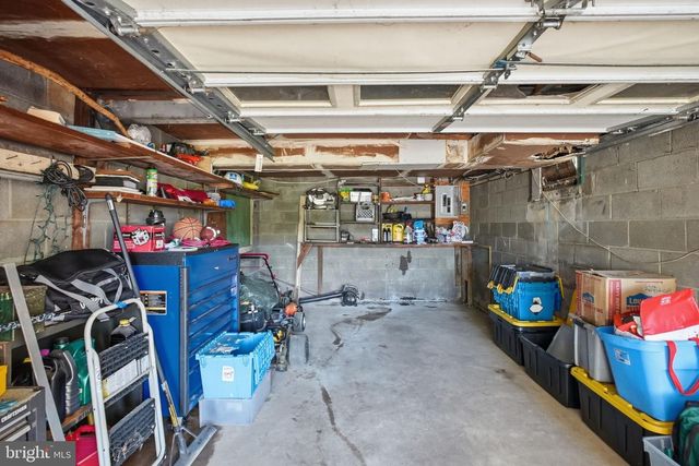 112 MEADOWBROOK LN, Brookhaven, PA 19015