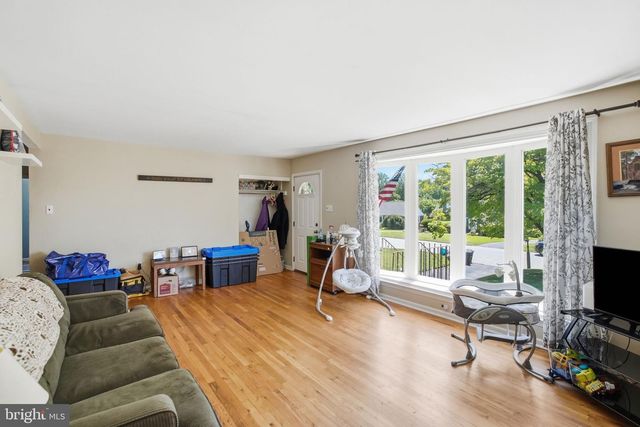 112 MEADOWBROOK LN, Brookhaven, PA 19015
