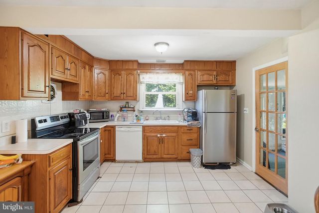 112 MEADOWBROOK LN, Brookhaven, PA 19015