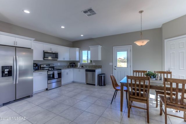 46 S Nashville Place, Vail, AZ 85641