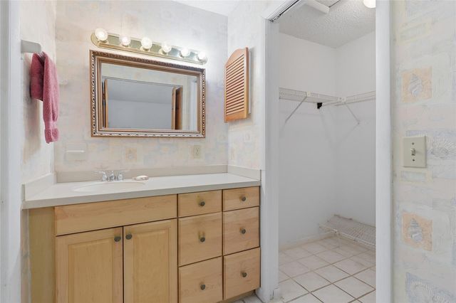 4923 17TH STREET, Zephyrhills, FL 33542