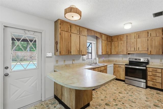 4923 17TH STREET, Zephyrhills, FL 33542