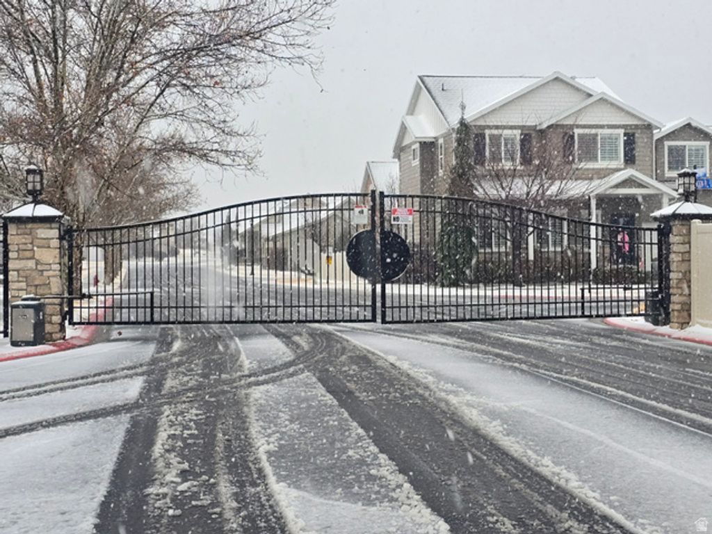 10339 S COLD MOON PL, South Jordan, UT 84095