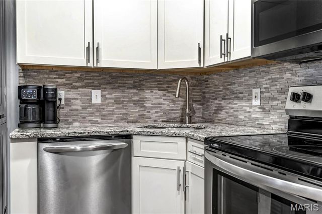 9155 N Swan Circle, St Louis, MO 63144