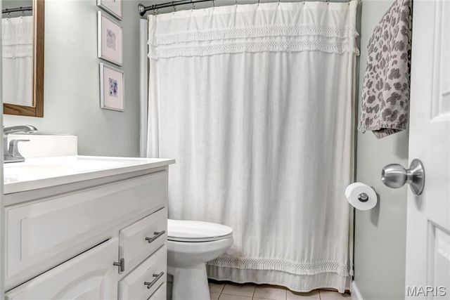 9155 N Swan Circle, St Louis, MO 63144