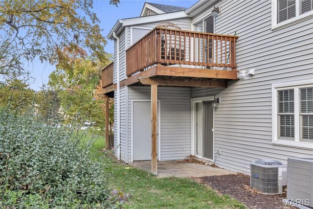 9155 N Swan Circle, St Louis, MO 63144