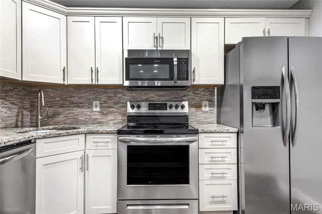 9155 N Swan Circle, St Louis, MO 63144