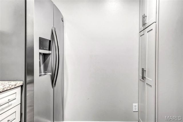 9155 N Swan Circle, St Louis, MO 63144