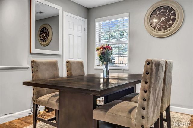 9155 N Swan Circle, St Louis, MO 63144