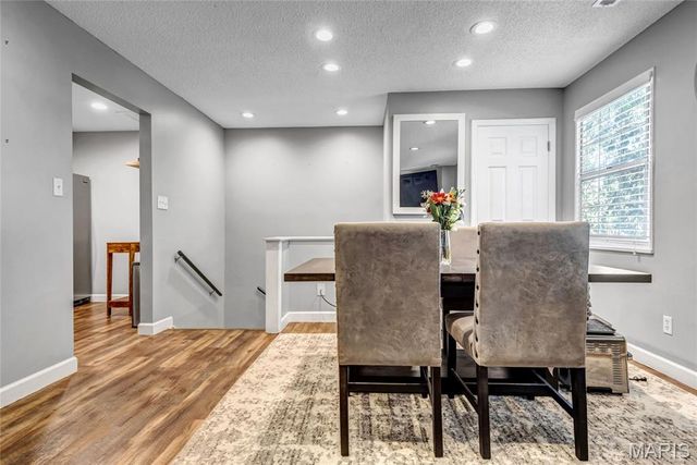 9155 N Swan Circle, St Louis, MO 63144