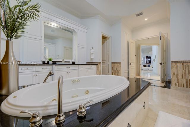 16740 Berkshire Ct, Southwest Ranches, FL 33331