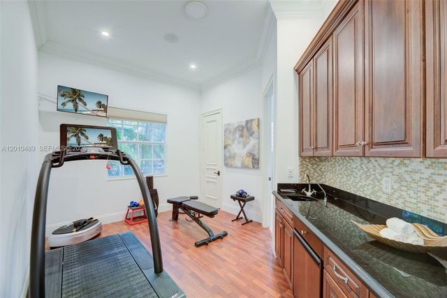 16740 Berkshire Ct, Southwest Ranches, FL 33331