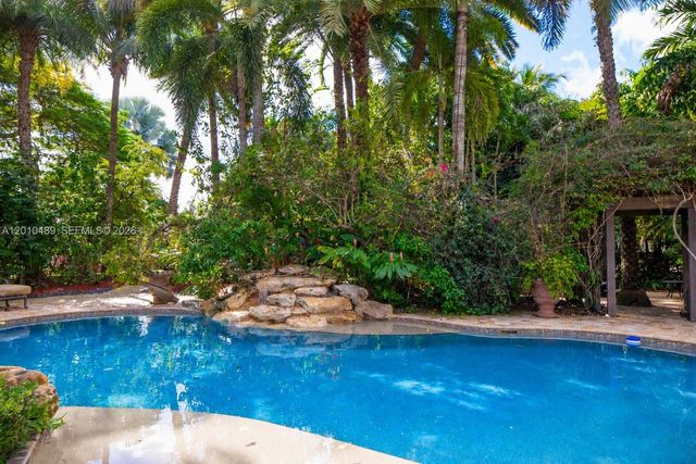 16740 Berkshire Ct, Southwest Ranches, FL 33331