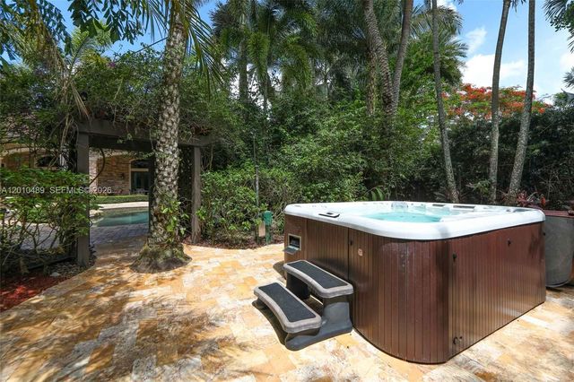 16740 Berkshire Ct, Southwest Ranches, FL 33331