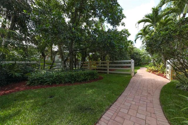 16740 Berkshire Ct, Southwest Ranches, FL 33331