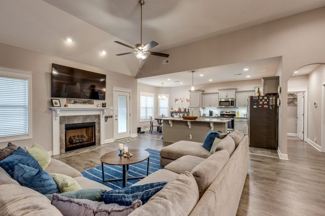 594 Bumblebee Way, Clarksville, TN 37042