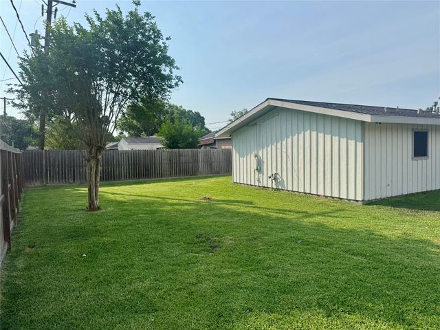 10315 Carlow Lane, La Porte, TX 77571
