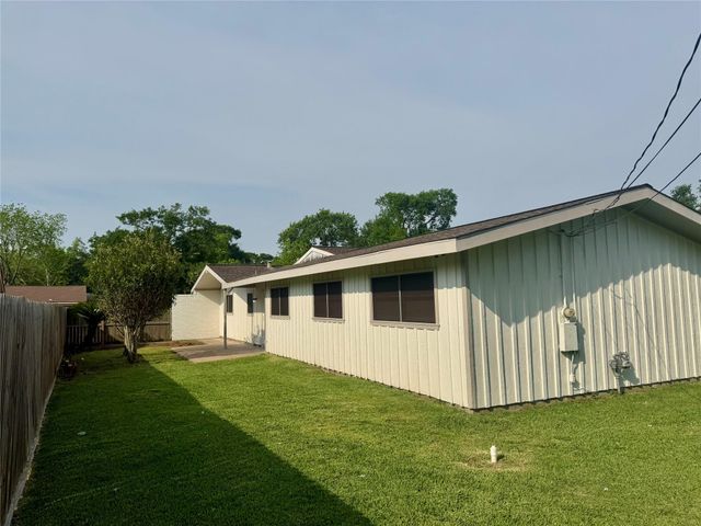 10315 Carlow Lane, La Porte, TX 77571
