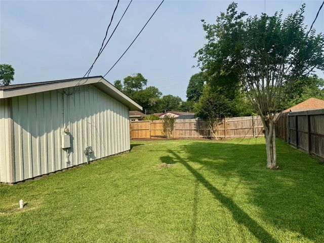10315 Carlow Lane, La Porte, TX 77571