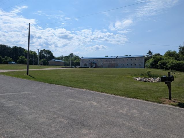525 E Pine Road, Edmore, MI 48829