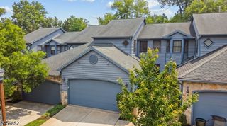 4 Hillside Ct, Lambertville City, NJ 08530