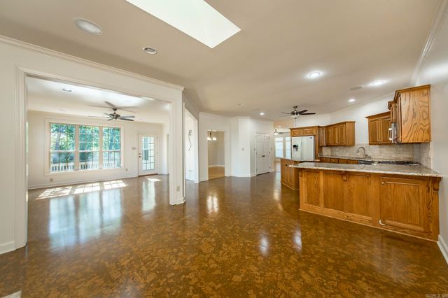 8 Castle Rock Cove, Little Rock, AR 72212