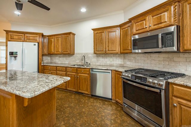 8 Castle Rock Cove, Little Rock, AR 72212