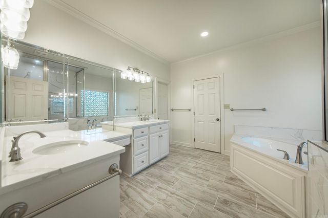 8 Castle Rock Cove, Little Rock, AR 72212