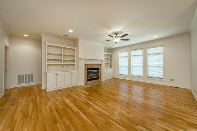 8 Castle Rock Cove, Little Rock, AR 72212