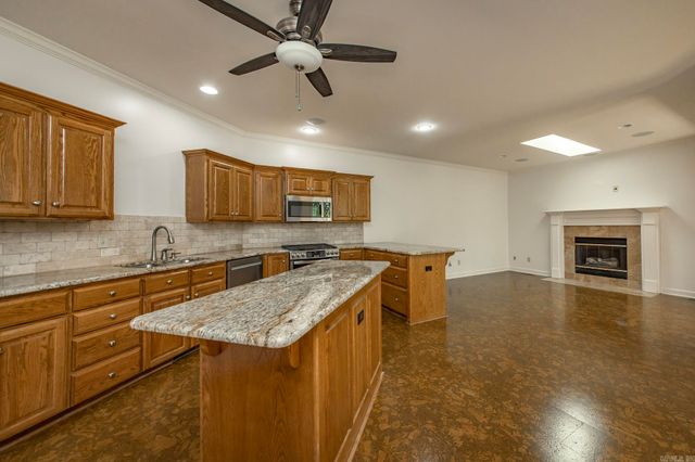 8 Castle Rock Cove, Little Rock, AR 72212